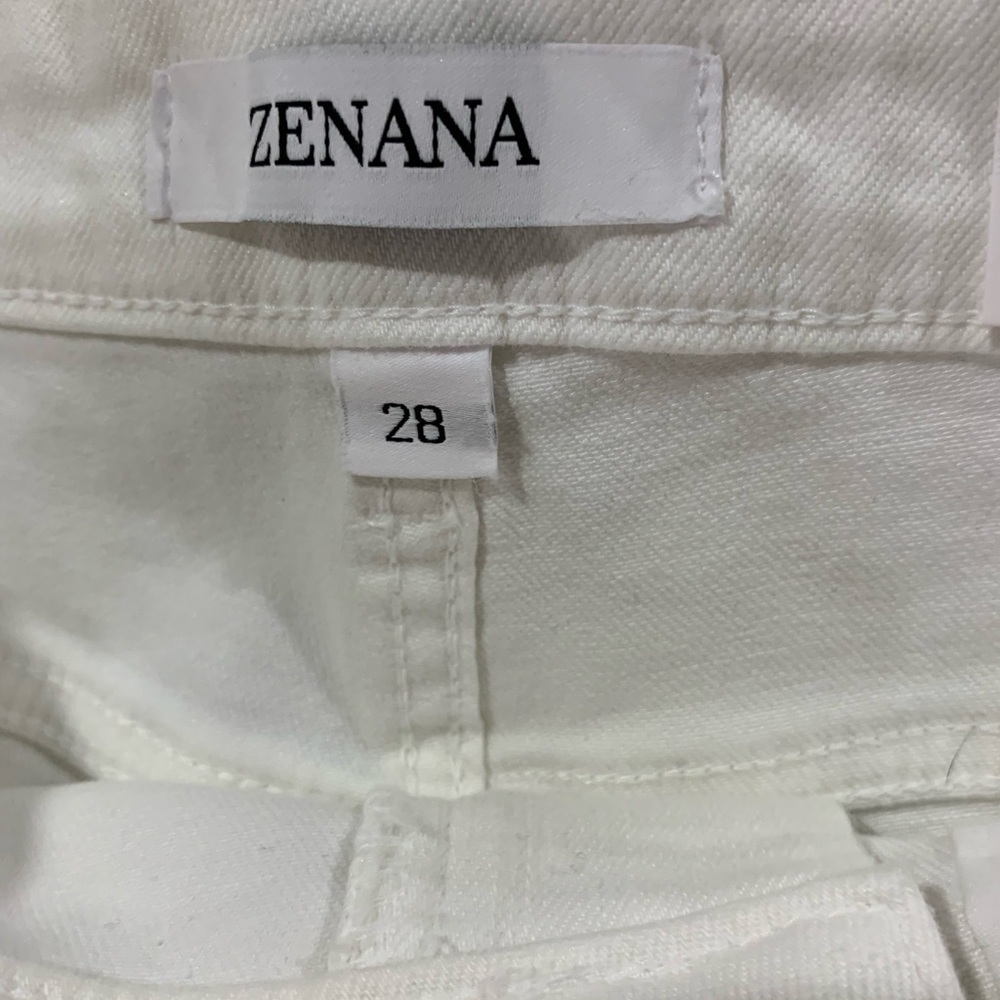 White Distressed Straight Leg Jeans Size 28 Mid Rise Raw Hem NWT - Picture 10 of 11